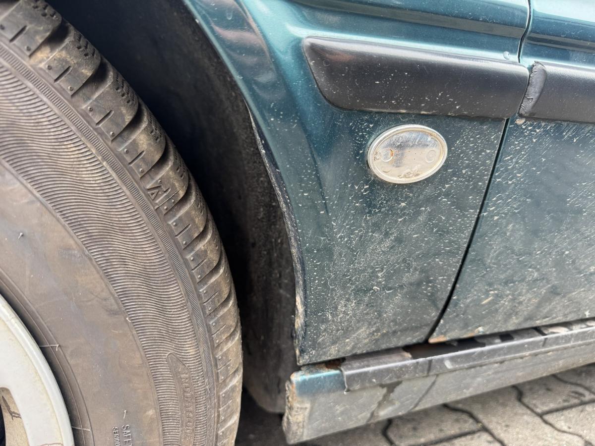 Audi 80 B4 original Kotfl&uuml;gel vorn rechts schlecht nachlackiert Bj.1993
